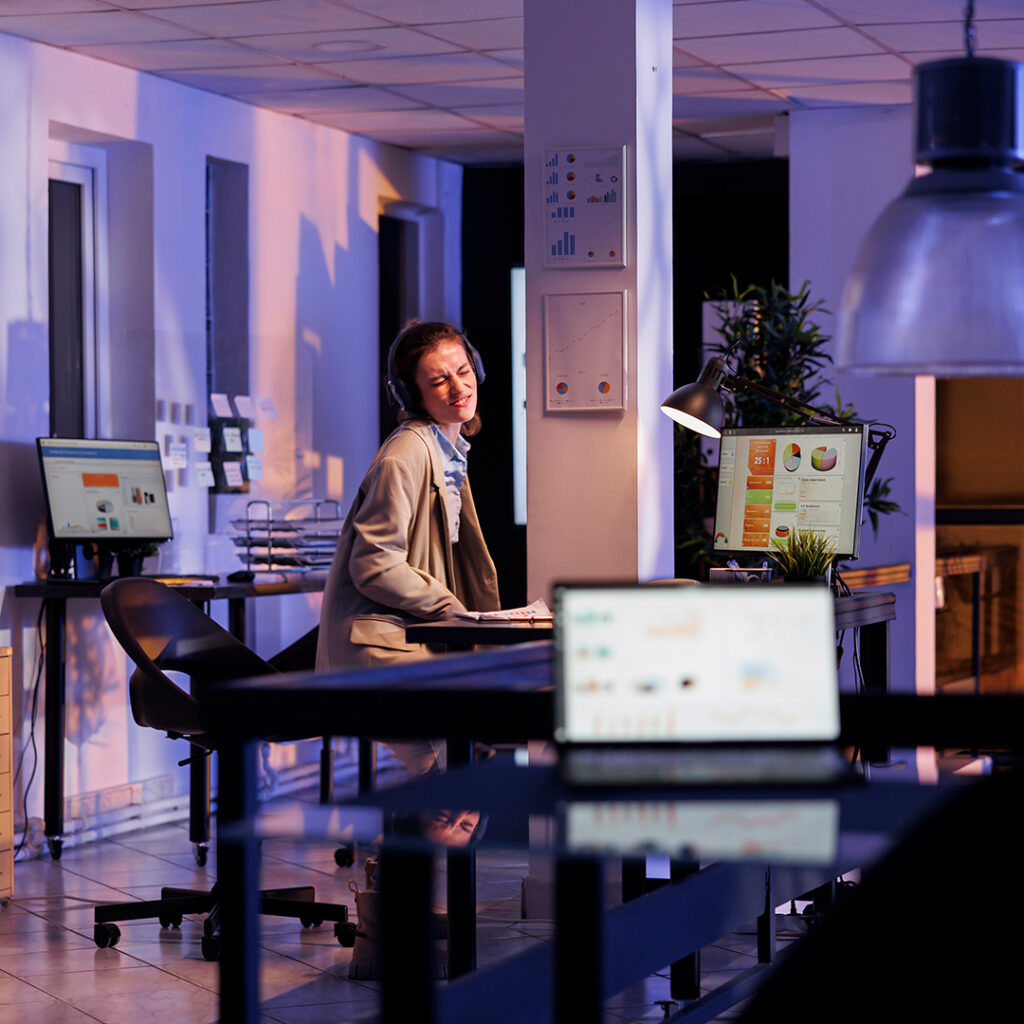 Implantação e Gestão de E-commerce 3 home dark image 5